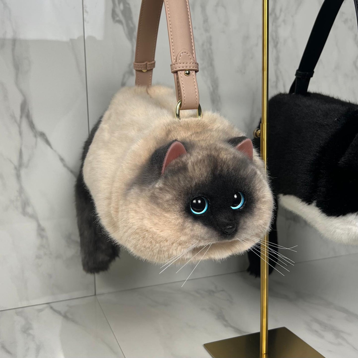 Un sac chat réaliste qui fait sensation partout