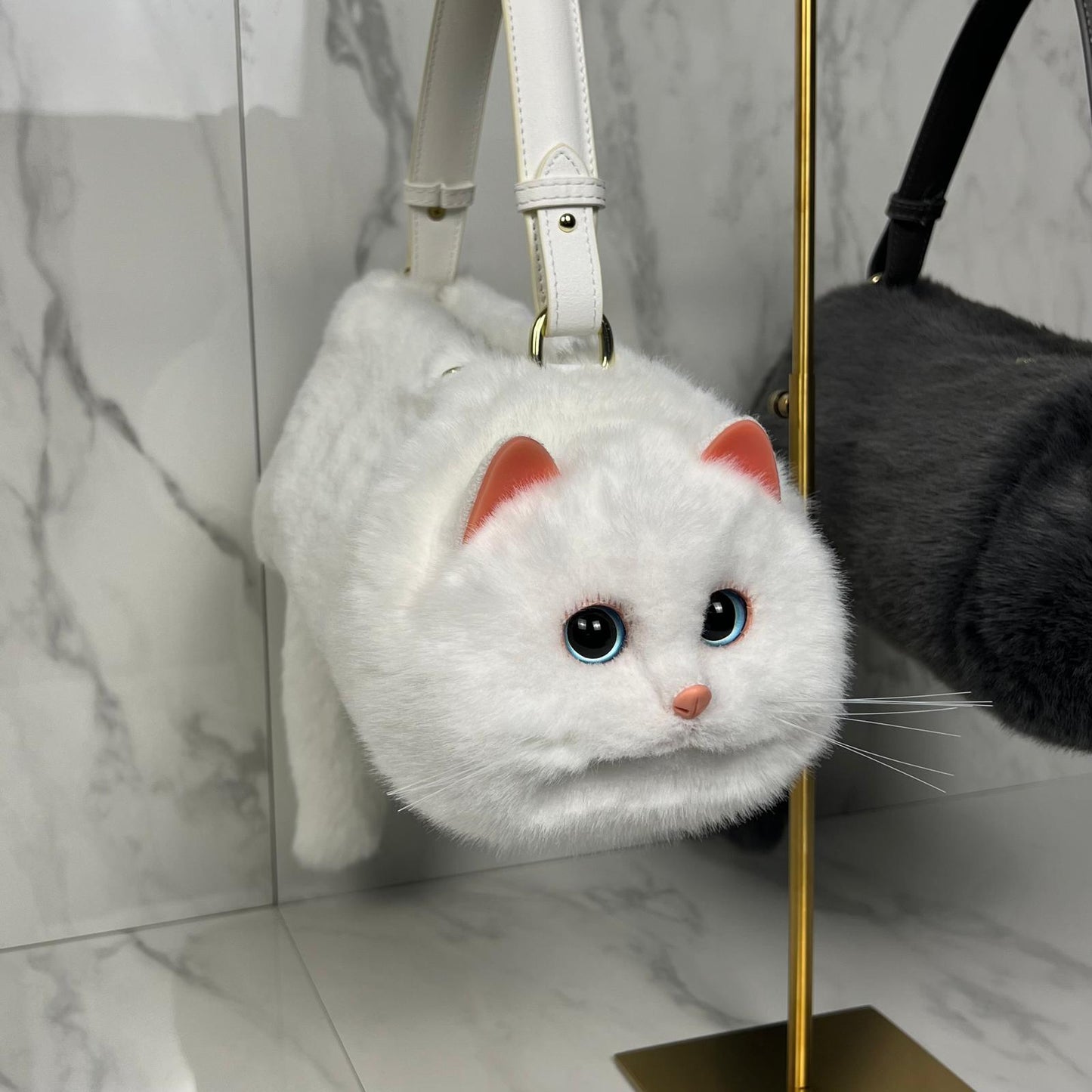 Un sac chat réaliste qui fait sensation partout