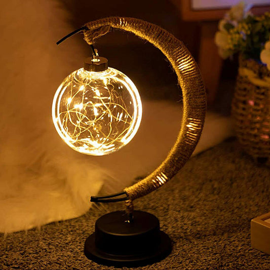 Závěsná lampa ve tvaru měsíce pro kouzelnou atmosféru